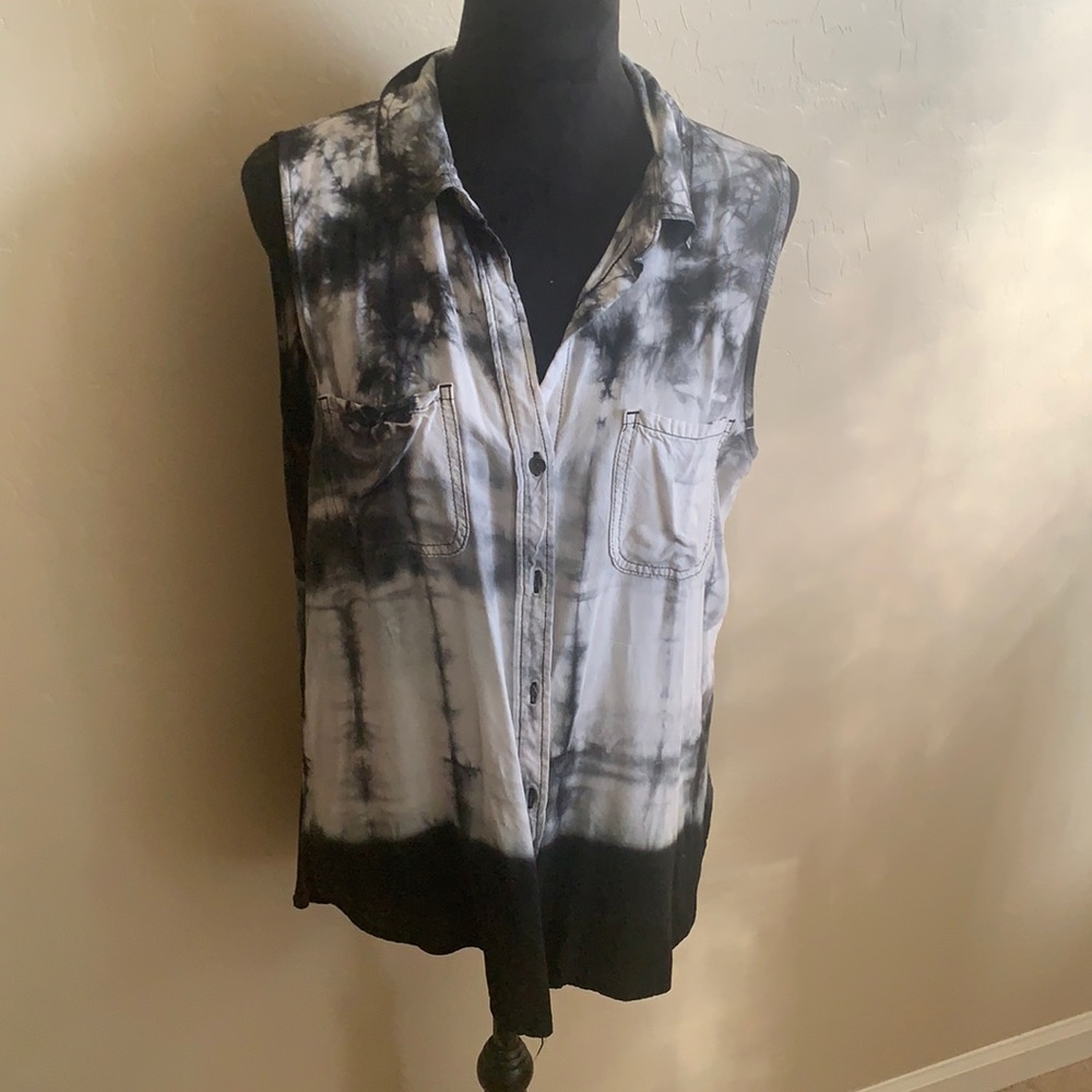 Rock & Republic sleeveless tie dye shirt.